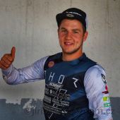 Der Motocrosser Roland Edelbacher versuchte sich, nach zwei Flat Track Trainings in Österreich, bei der internationalen Tschechischen Flat Track Meisterschaft. 