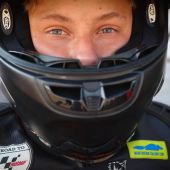 Für das österreichische Austrian Junior Cup Nachwuchstalent Niklas Kitzbichler (Racing Team Kitzbichler) zählt im Rennen letztendlich nur der Sieg, dem entsprechend ist auch sein Vorsatz verständlich: wer zurück schaut verliert!