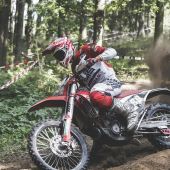 Laia Sanz dominiert die Damenklasse beim GP von Schweden, Verona liefert in der vierten Runde der EnduroGP starke Leistung ab.