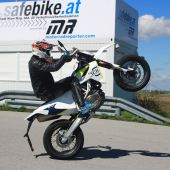 Das bewährte Safebike Team freut sich über die bestätigte Durchführung der Veranstaltung und erwartet euch frisch gestriegelt in feinsten Leder und besten Manieren, zum gemeinsamen Motorradtraining.