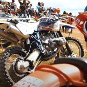 Wir waren beim IGE Rennen in Rottleben/Kyffhäuser und haben dort ein kleines Interview mit dem ehemaligen Vorsitzenden der IGE (Interessengemeinschaft Endurosport) Roland Günster geführt - und den ersten Platz in der 2-Zylinder-Klasse belegt.