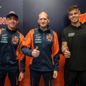 Der Moto2-Weltmeister Red Bull KTM Ajo wird 2022 zwei neue Fahrer einsetzen. Moto3-Star Pedro Acosta wird in die mittlere Klasse aufsteigen, während der Spanier Augusto Fernandez in die KTM GP Academy wechselt.