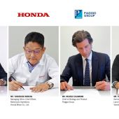 Nach der Unterzeichnung der Absichtserklärung am 1. März haben KTM F&E GmbH, HONDA Motor Co., Ltd., PIAGGIO Group (PIA.MI) und YAMAHA Motor Co., Ltd. offiziell die Vereinbarung zur Gründung des Swappable Batteries Motorcycle Consortium (SBMC) unterzeichnet.