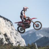 DIGA Procross GASGAS Factory Racing's MX2-Star Isak Gifting hat den Trentino Triple-Header mit einem beeindruckenden fünften Platz beim MXGP von Trentino begonnen.