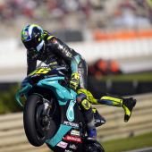 Brad Binder kann seinen 7. Platz halten und Rossi beendet seine Karriere auf P10 - grazie Vale für die tolle Zeit!