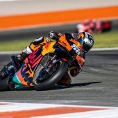 Versöhnliches Saisonfinale für Red Bull KTM Factory Racing beim letztem Saisonrennen und dem Rücktritt von Legende Valentino Rossi und Danilo Petrucci.