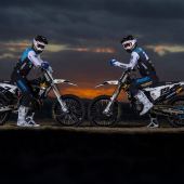 Husqvarna Motorcycles möchte sich bei IceOne Racing für das Engagement und die Professionalität während der äußerst lohnenden achtjährigen Partnerschaft bedanken, die zu beachtlichen Erfolgen in der FIM Motocross-Weltmeisterschaft führte.
