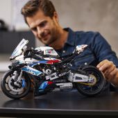 Detailgetreue Superbike-Faszination im Maßstab 1:5.