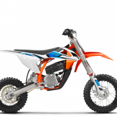 Verlost wird unter allen Teilnehmern mit einem gültigen Eintrittsticket eine brandneue KTM SX-E 5 2022.