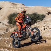 In einem Rennen mit vielen Höhen und Tiefen für Danilo Petrucci hat der Italiener heute seine Offroad-Qualitäten unter Beweis gestellt und die fünfte Etappe der Dakar 2022 in seinem ersten Rallye-Raid-Wettbewerb überhaupt gewonnen.