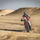 Sam Sunderland führt weiterhin die Rallye Dakar 2022 an. In der vorläufigen Gesamtwertung hat der Brite nun drei Minuten Vorsprung auf seinen nächsten Verfolger! 