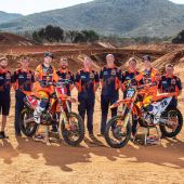 Der amtierende Weltmeister Red Bull KTM Factory Racing eröffnet an diesem Wochenende seine MX GP-Saison in Großbritannien.