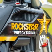 Husqvarna Motorcycles freut sich, eine Verlängerung der erfolgreichen Partnerschaft mit Rockstar Energy Drink für die Jahre 2022 und 2023 bekannt zu geben.