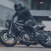Husqvarna Motorcycles freut sich, die Einführung der Vitpilen- und Svartpilen-Modelle 2022 bekanntgeben zu dürfen – atemberaubende Straßenmotorräder, die modernes und stylisches Design mit erstklassigen Funktionen und Technologien kombinieren.