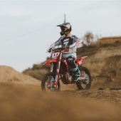 Auf seiner fantastischen MC 450F begibt sich Navas auf eine wirklich spektakuläre spanische Motocross-Strecke, um seinen täglichen Ride-Fix zu bekommen. 