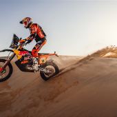Toby Price kommt immer besser zurecht und findet im Laufe der Rallye einen starken Rhythmus.