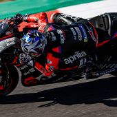 Aleix Espargaró holte die erste Pole Position für das gesamte Aprilia Racing Team in der MotoGP in Termas de Rio Hondo, dem Austragungsort des Grand Prix von Argentinien.