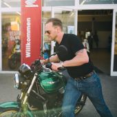 Hans-Peter Zwetti ist der technikaffine Geschäftsführer mit Begeisterung für Motorräder.