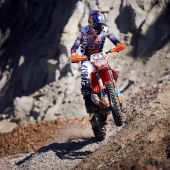 Mani erklärt in seinem Video, wie er sein Bike speziell für das Red Bull Erzbergrodeo vorbereitet hat.