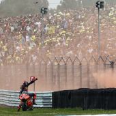 Fernandez holt sich in einem spannenden Rennen den Sieg in Assen.
