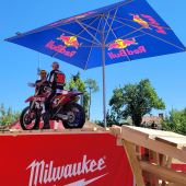 Heute stand für Michael am Vormittag Abstimmungen am Bike und Training im Sibiu Testgelände und Nachmittags Prologtraining und Fahrervorstellung am Programm.