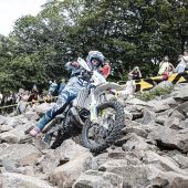Billy Bolt von Husqvarna Factory Racing hat beim vierten Stopp der FIM Hard Enduro World Championship in Italien eine starke Leistung gezeigt und den zweiten Platz belegt.