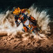 Die KTM 50 SX FACTORY EDITION, ist mit einer langen Liste von Premium-Komponenten ausgestattet, um jungen Rennfahrern den perfekten ersten Eindruck von Werksleistung zu vermitteln. 