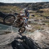 In abwechselnden, spannenden Zweikämpfen holen sich die beinen KTM Piloten Gold und Silber.