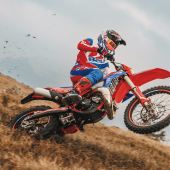 Der Herbst ist da, und wie üblich präsentiert Betamotor die neuen RR Racing MY 2023, um das Herz aller Enduro-Fans einmal mehr höher schlagen zu lassen!