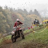 Nachdem sich Andrea Verona zum ersten Mal die begehrte EnduroGP-Gesamtkrone gesichert hatte, lieferte der geschmeidige Italiener seine letzte Siegerfahrt der Serie ab.