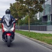 Der Honda Forza 350 wurde im Design erneuert, aber im Wesentlichen beibehalten. 