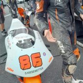 Höhen und Tiefen sind ein Bestandteil vom Motorradsport, Denis Kiesewetter hat sich im Starterfeld vom Austrian Junior Cup 2022 etabliert.