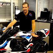 Michael Kopainigg ist Leiter Motorradzentrum Wien und eigentlich auch Tiroler. So hat es auch den dynamischen Tiroler Michael Kopainigg nach Wien gebracht. Michael unterstützt als Leiter vom Motorradzentrum den Standort BMW Heiligenstadt. 