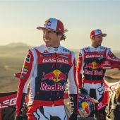 Nachdem GASGAS Factory Racing die offizielle Unterstützung von Red Bull für die Saison 2023 erhalten hat, sind unsere Rallye-Helden Sam Sunderland und Daniel Sanders bereit, die Rallye Dakar 2023 in Angriff zu nehmen! 