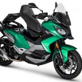 Mit dem XP400 markiert Peugeot Motocycles einen neuen Einstieg in das Segment der GT-Roller. 