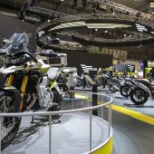 VOGE präsentiert auf der EICMA mit dem Valico 900DS seine erste Premium-Straßenenduro mit 21-Zoll-Vorderrad. 