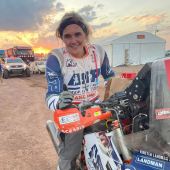 Damen bei der Dakar? Natürlich! Kirsten hat 2020 gefinisht und ist 2023 auch tüchtig unterwegs!