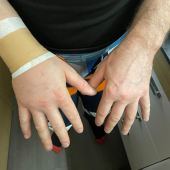 Als wäre die Dakar nicht eh schon hart genug, kämpft sich Walkner trotz verletzter Hand weiter durch!