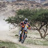 Das Red Bull KTM Factory Racing Team hat einen soliden Start in die Rallye Dakar 2023 hingelegt: Kevin Benavides wurde auf der ersten Etappe Zweiter, Toby Price Fünfter. 