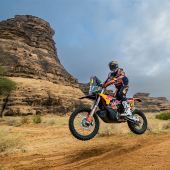 Kevin Benavides von Red Bull KTM Factory Racing fuhr am dritten Tag der Rallye Dakar die viertschnellste Zeit auf der 447 Kilometer langen Wertungsprüfung.
