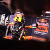 Red Bull KTM Factory Racing hat die unglaublich harte erste Rennwoche bei der Rallye Dakar 2023 mit allen drei Fahrern in den Top 10 der Gesamtwertung abgeschlossen.