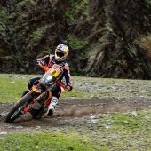 Toby Price von Red Bull KTM Factory Racing hat die extrem harte und lange zweite Etappe der Rallye Dakar 2023 als fünftschnellster Fahrer beendet.