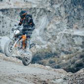Die gesamte KTM ADVENTURE-Familie verfügt über alle Leistungs- und Reise-/Abenteuermerkmale, die ein Motorradfahrer braucht. 