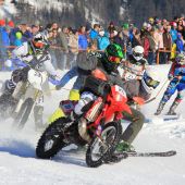 Ein einzigartiges Spektakel in Gosau verbindet Motor- und Skisport.