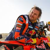 Toby Price von Red Bull KTM Factory Racing startete mit einer starken Leistung in die Abu Dhabi Desert Challenge 2023 und wurde Fünfter auf der ersten Etappe.