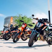 Das KTM PACKTALK EDGE wird Teil der KTM Motohall Experience.