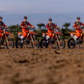 Nach mehreren produktiven internationalen Rennmeetings in der Vorsaison ist Red Bull KTM Factory Racing nun bereit für die FIM MXGP Motocross Weltmeisterschaft 2023.