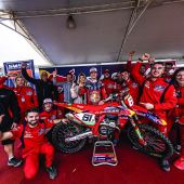Red Bull GASGAS Factory Racing überquerte den Atlantik für den Saisonauftakt der FIM Motocross-Weltmeisterschaft 2023, den Grand Prix von Patagonien-Argentinien, wo die Fahrer vor einem großen Publikum fantastische Ergebnisse erzielten.