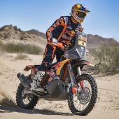 Toby Price von Red Bull KTM Factory Racing stürmte an einem leicht unterbrochenen vierten Tag der Sonora Rallye an die Spitze.