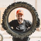 Nachdem das YART Team auf Bridgestone im 24h Rennen einen Sieg geholt hat, zeigt Bridgestone beim Gibraltar Race, dass sie auch Offroad sehr gut können.